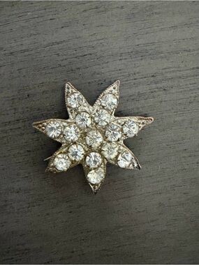 Vintage Mid Century Silver Tone Rhinestone Starburst Pin